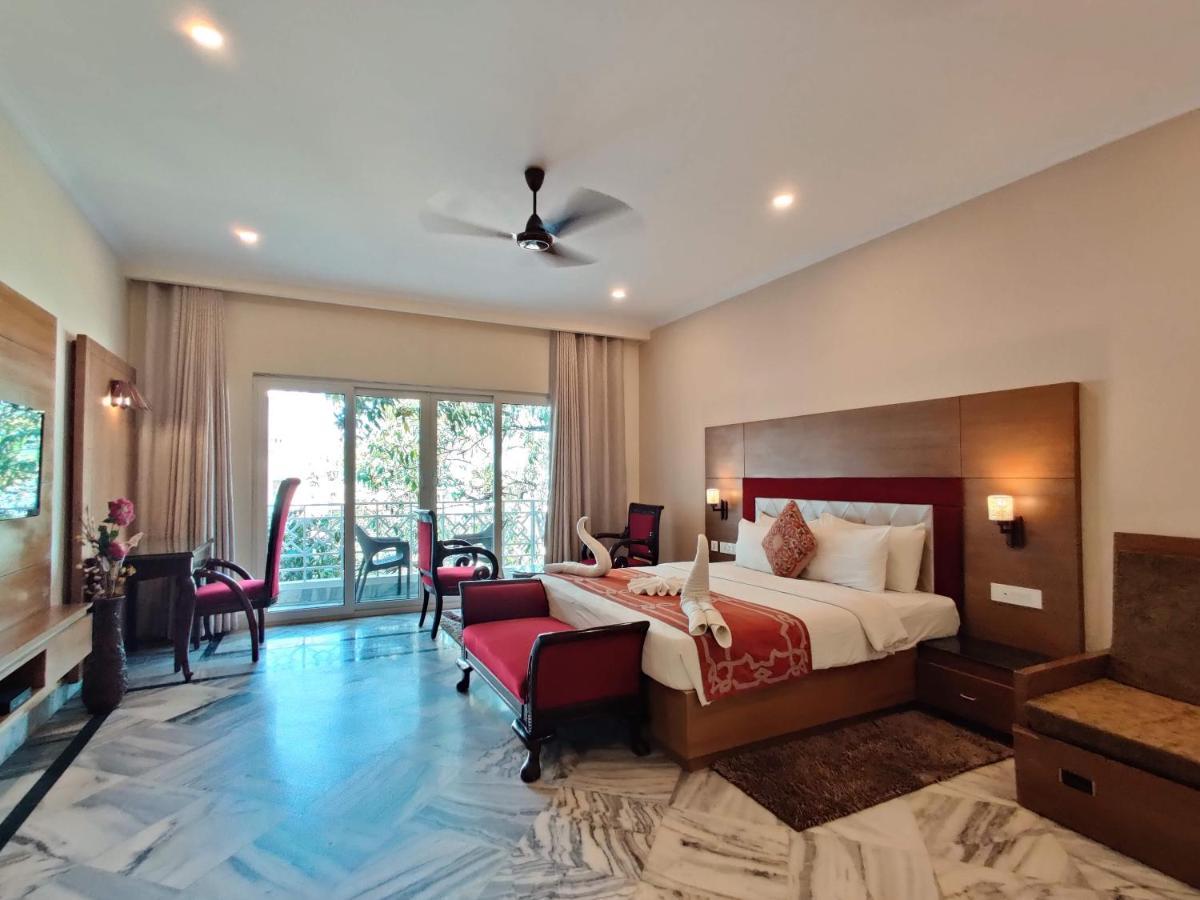 Hotel Surya, Kaiser Palace Varanasi Bagian luar foto